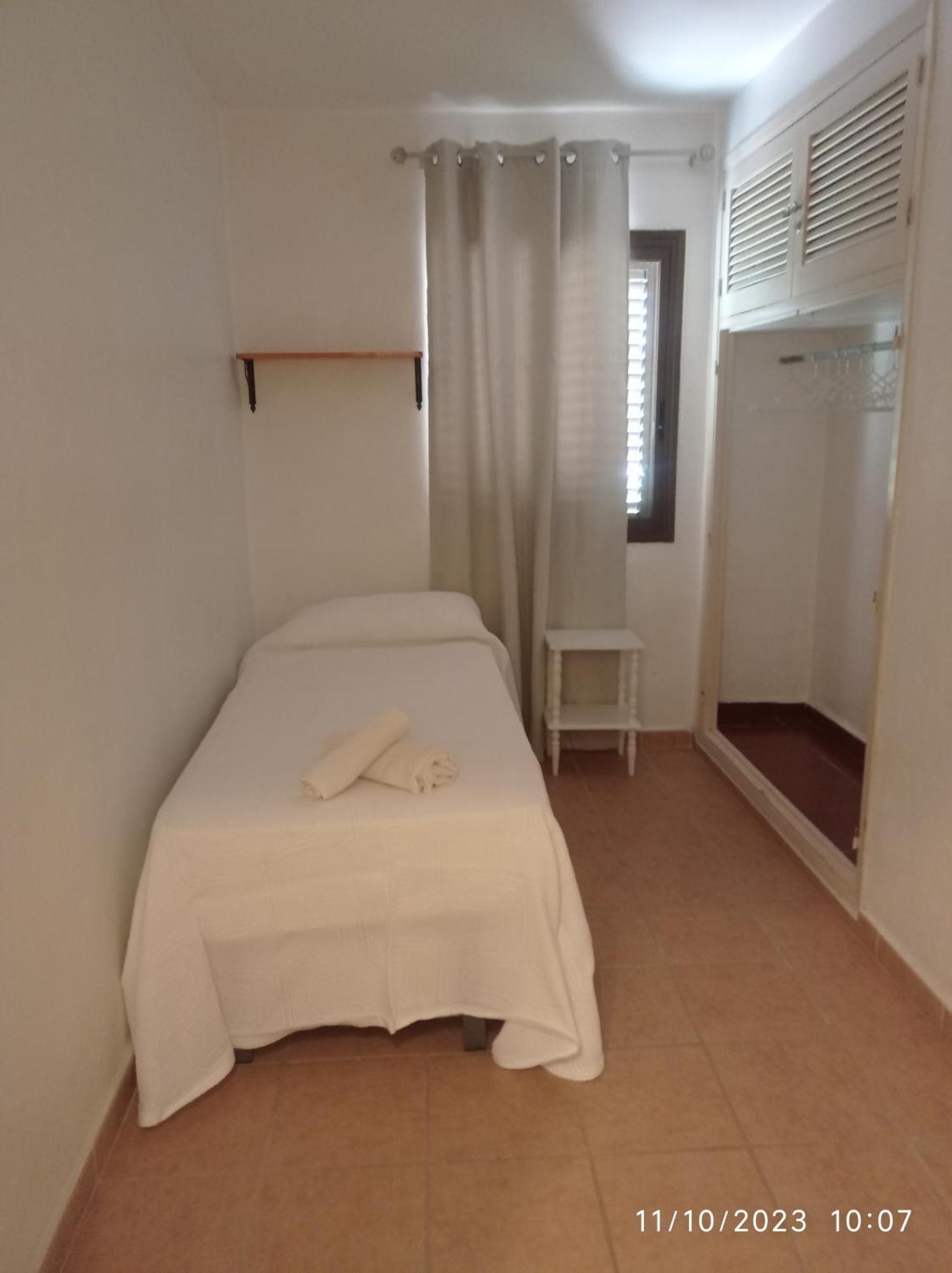 Apartamento Illa Blanca Es Pujols Bagian luar foto